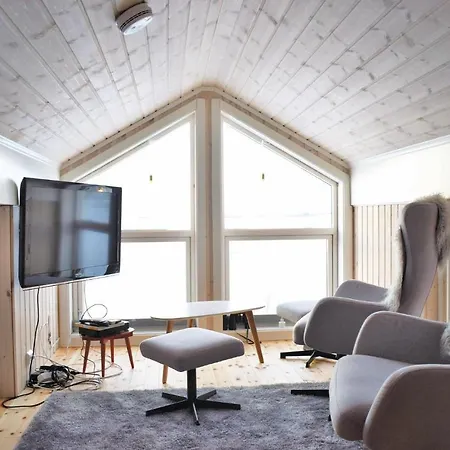 Three-bedroom Holiday In * Leknes