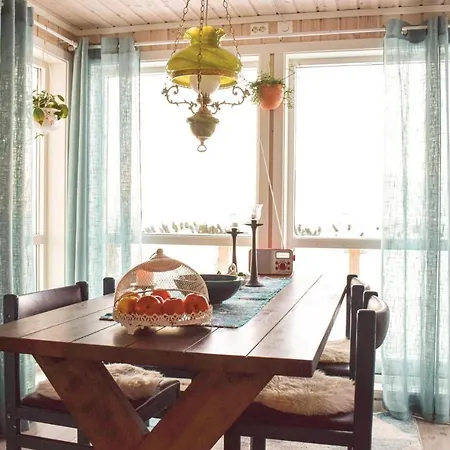 Three-bedroom Holiday In Holiday home Leknes